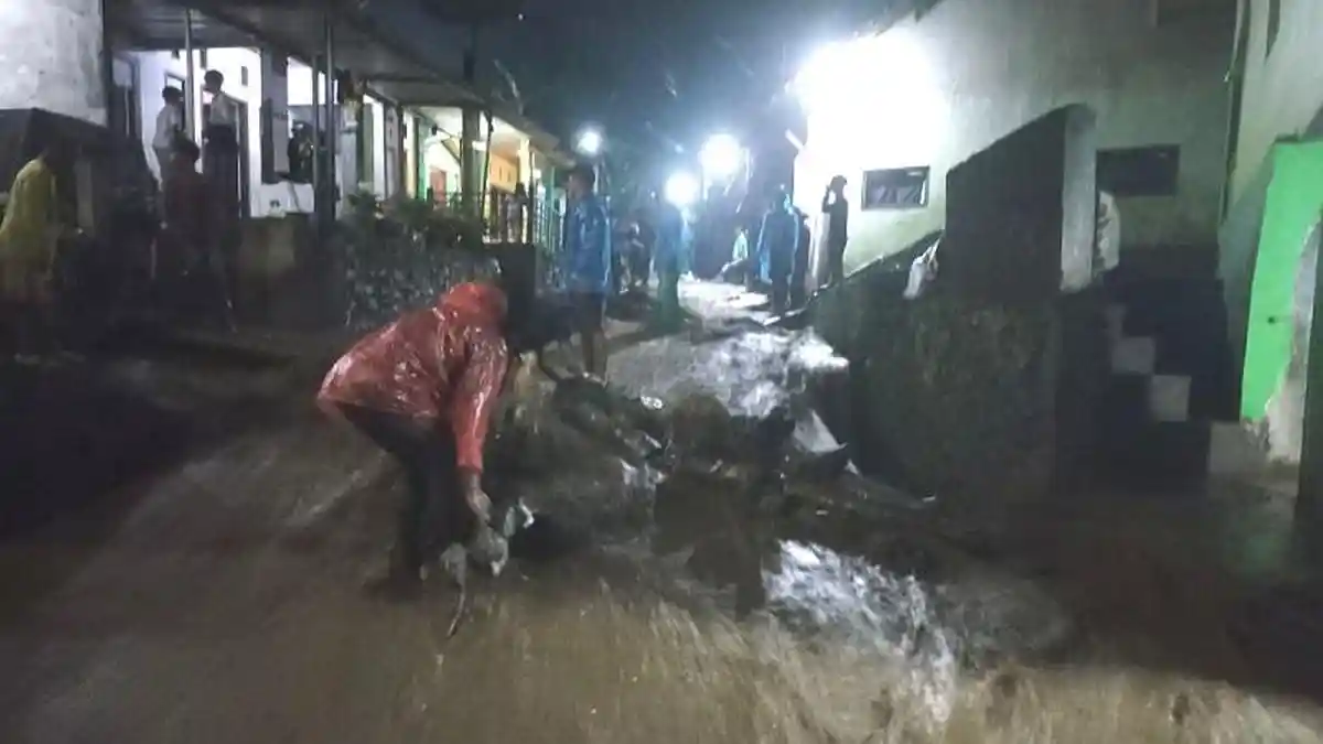 Banjir Bandang Terjang 11 Rumah di Grabag Magelang, 12 Orang Mengungsi