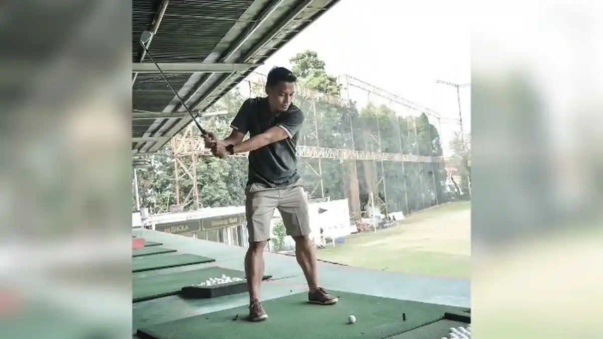 Golf Jadi Hobi Baru Gelandang Persib Dedi Kusnandar, Ini Teman Duetnya Main Golf