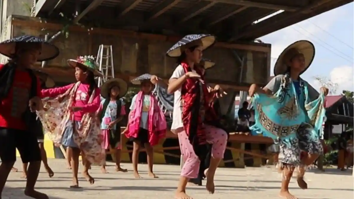 Warga Kecamatan Damai Kubar Intens Latihan Tari Kolosal Jelang Festival ...
