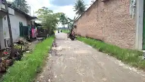jalan-rusak-Desa-Bingkat.jpg