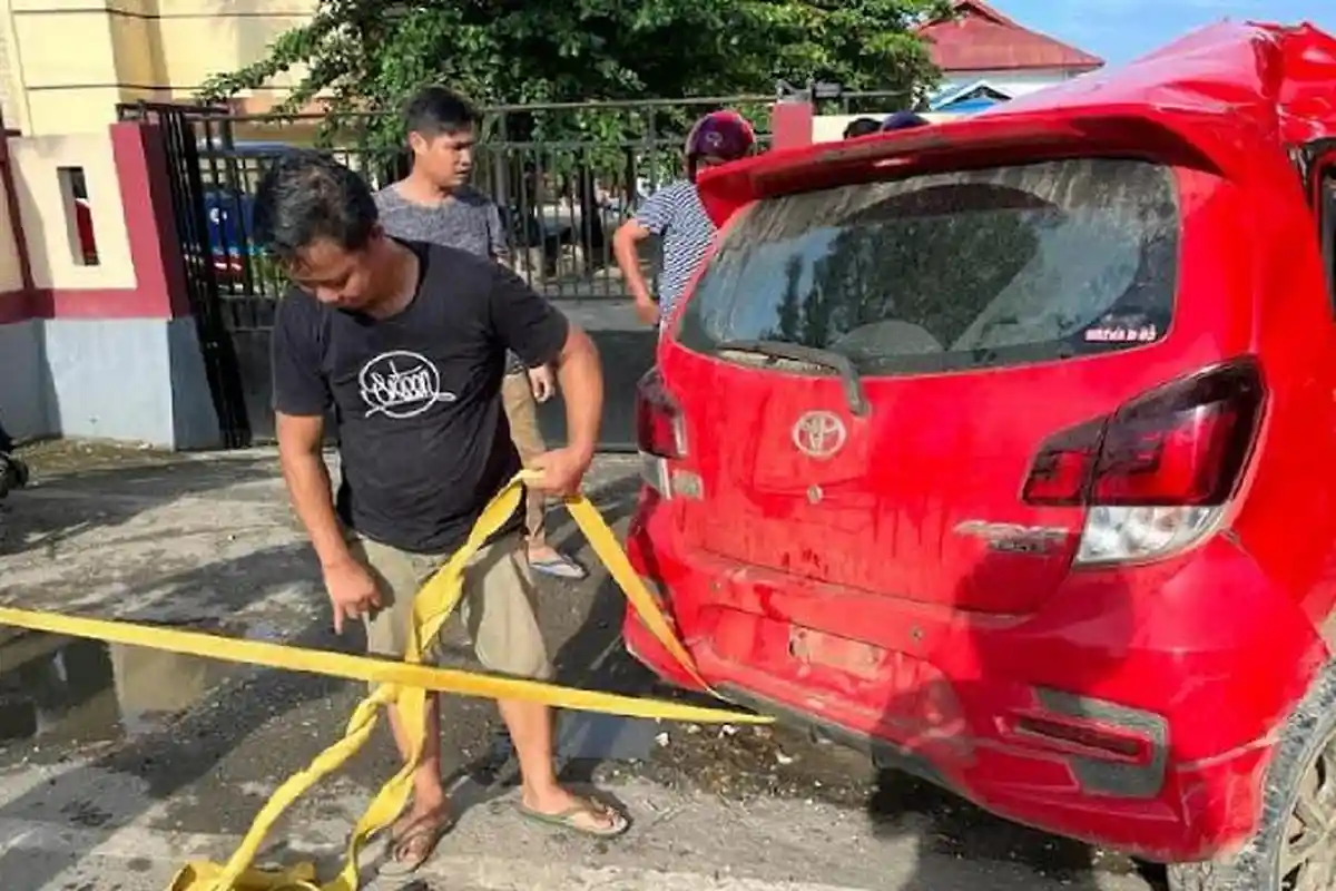 Detik-detik Kecelakaan Maut Mobil Tabrak Pohon di Kolaka 2 Tewas,Terdengar Suara Minta Tolong Korban