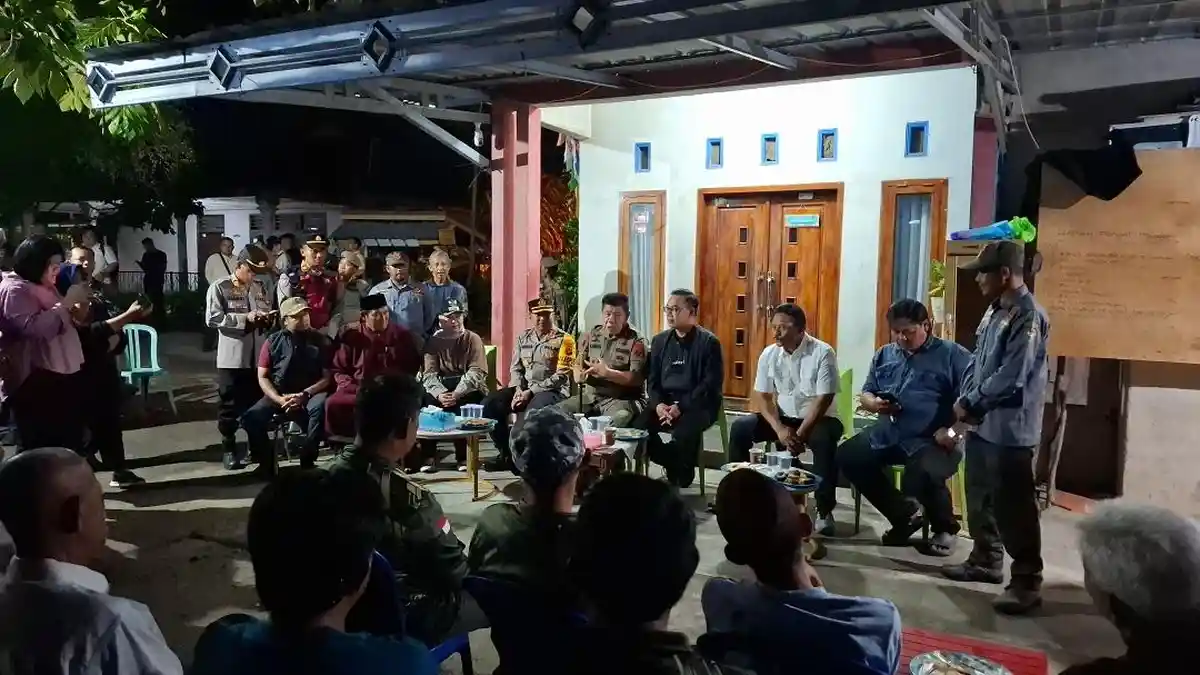 Hidayat Arsani Keliling Pangkalpinang Malam Hari Cek Poskamling dan Beri Bantuan