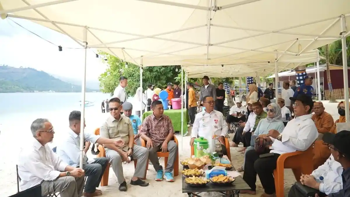 Bupati Gorut Thariq Modanggu Dampingi Wamen Transmigrasi Kunjungi Pulau Diyonumo 