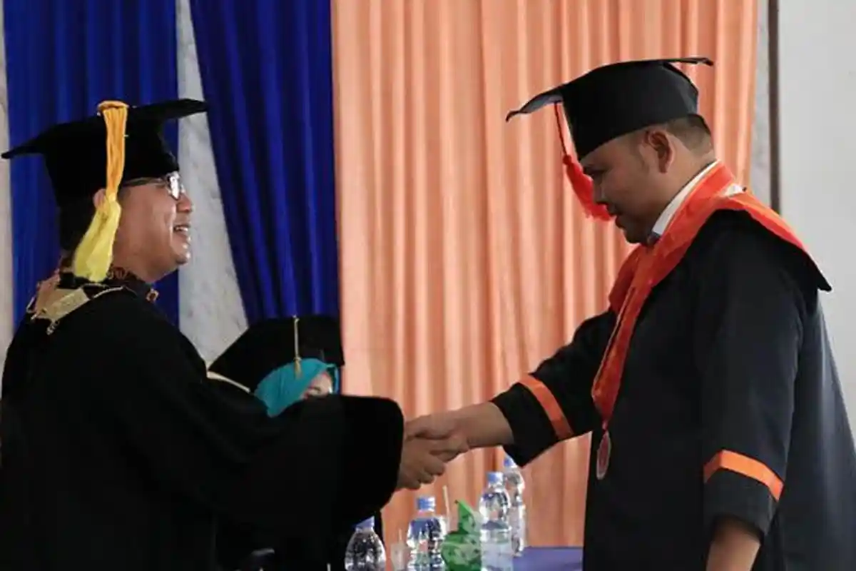 Sandang Predikat Sarjana Pendidikan, Bupati Dadi Sunarya Prosesi Wisuda Angkatan ke-VI STKIP Melawi