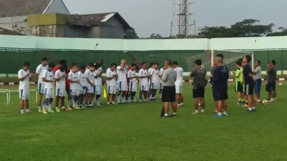 Netizen Heran Ada Wajah Baru di Latihan Persib Bandung, Ternyata Itu Adalah . . .