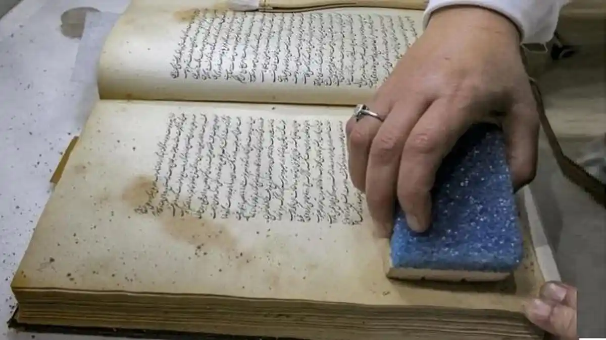 Peneliti Manuskrip Kuno Irak Berusaha Restorasi dan Digitalkan 47.000 Teks Berharga