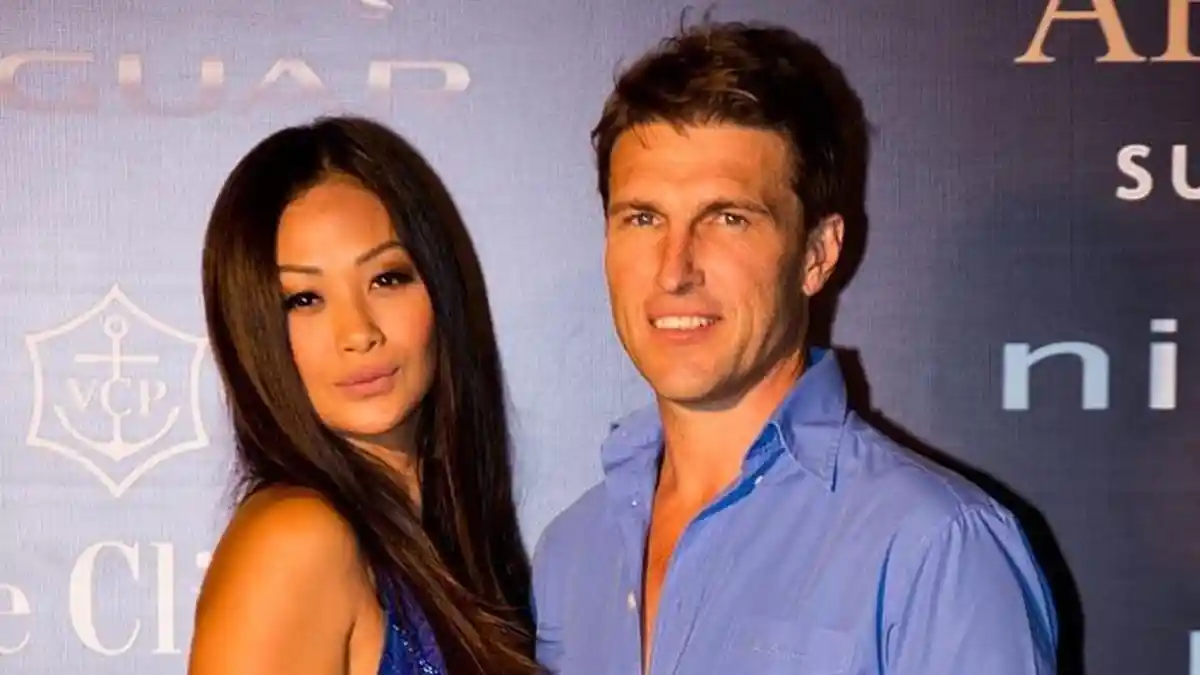 BEDA Gambar Artis Cantik Indah Kalalo - Tina Toon Jadi Tua dan 8 Pemain Persib, Foto via FaceApp