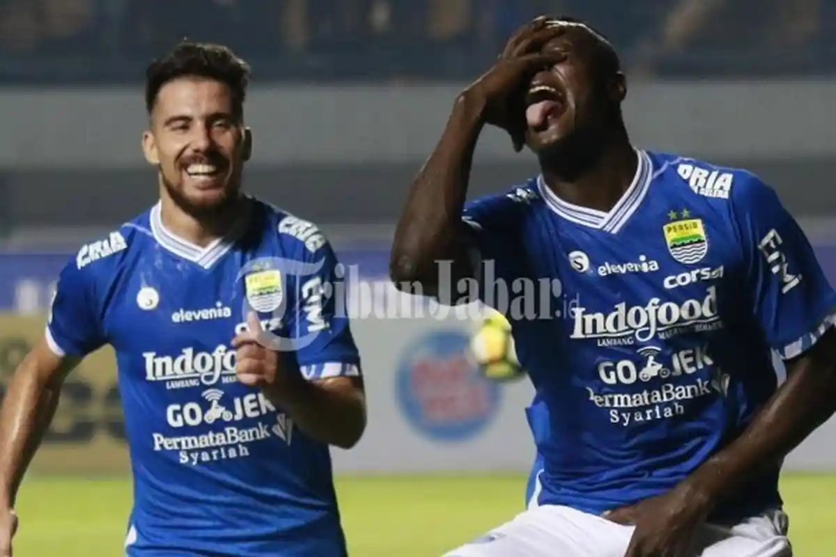 Ezechiel N Douassel dan Jonathan Bauman Berselisih, Masih Akan Dipertahankan di Persib Bandung?