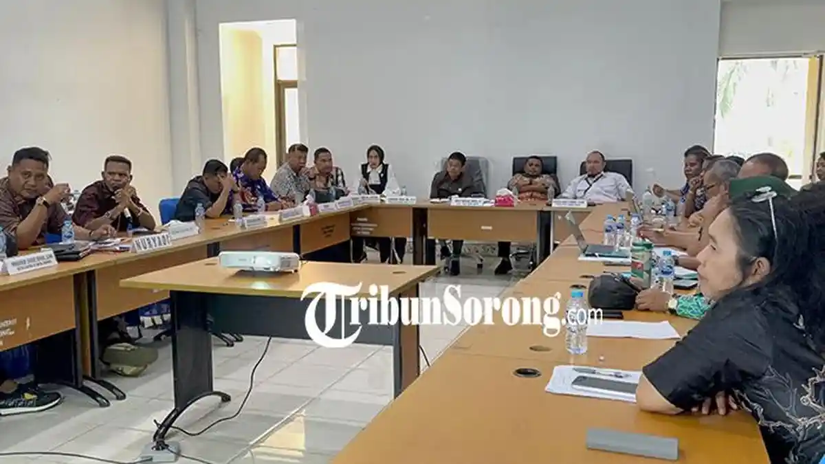 Rapat Dengar Pendapat DPR Kota Sorong Bahas Protes SPMB 2025 di SMPN 6, Ini Hasilnya