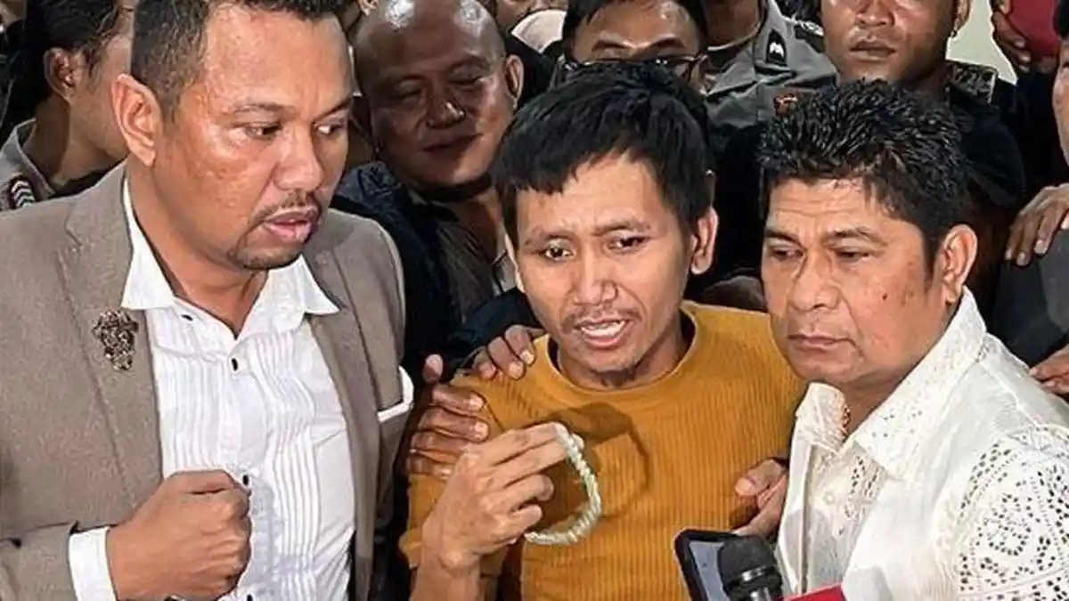 Bahagia Pegi Setiawan Dinyatakan Bebas, Pegang Tasbih saat Keluar Tahanan: Semoga Allah Balas