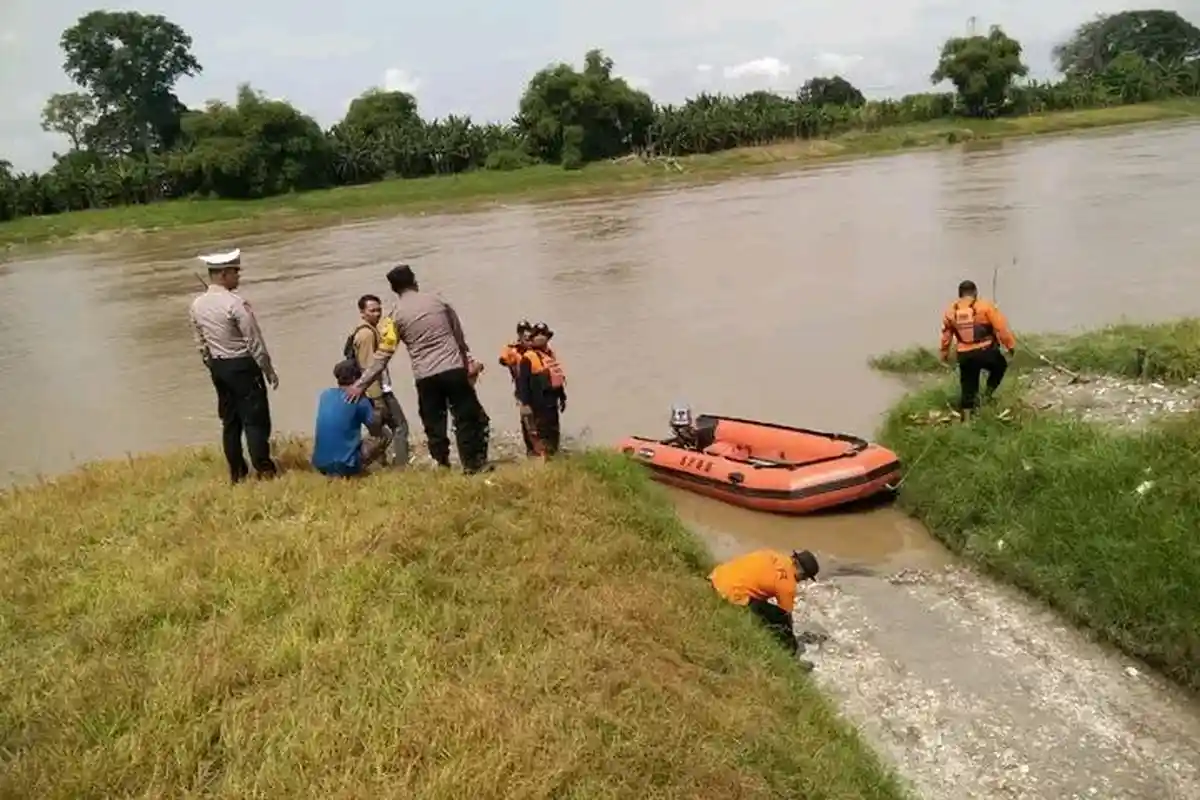 Nasib 4 Penambang Pasir di Bojonegoro, Kapal Karam saat Mengais Rezeki, 1 Tewas Tenggelam