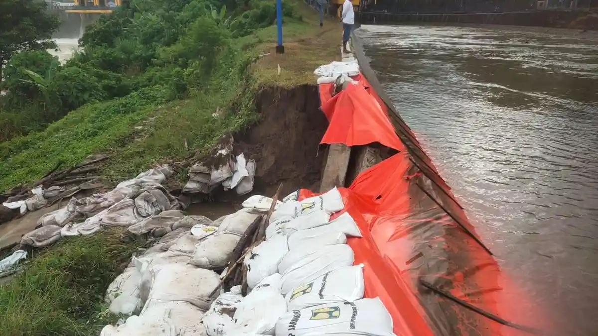 Dinding Penampungan Bendungan Benteng Pinrang Jebol Terkena Abrasi