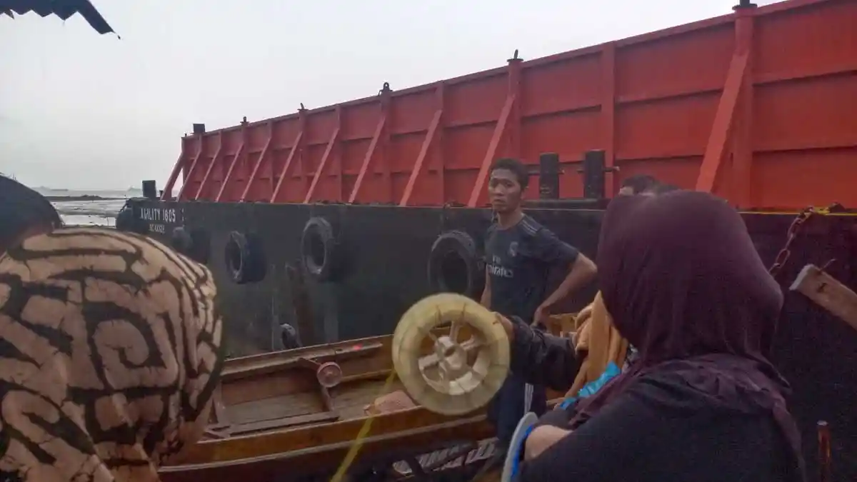 Korban Tongkang Tabrak Rumah Warga di Tanjung Uma Menumpang Tidur, Saksi Mata: Bukan yang Pertama