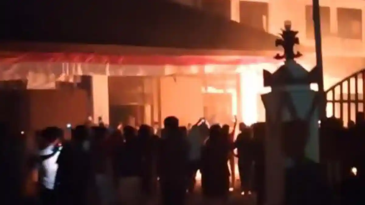 Aksi Demo di Kabupaten Jepara Ricuh, Kantor DPRD Dirusak