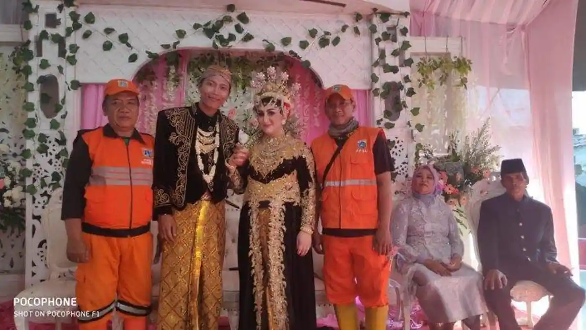 Keluarga Beberkan Total Biaya Petugas PPSU Nikahi Bule Austria: Pengurusan Dokumen Sampai Pelaminan