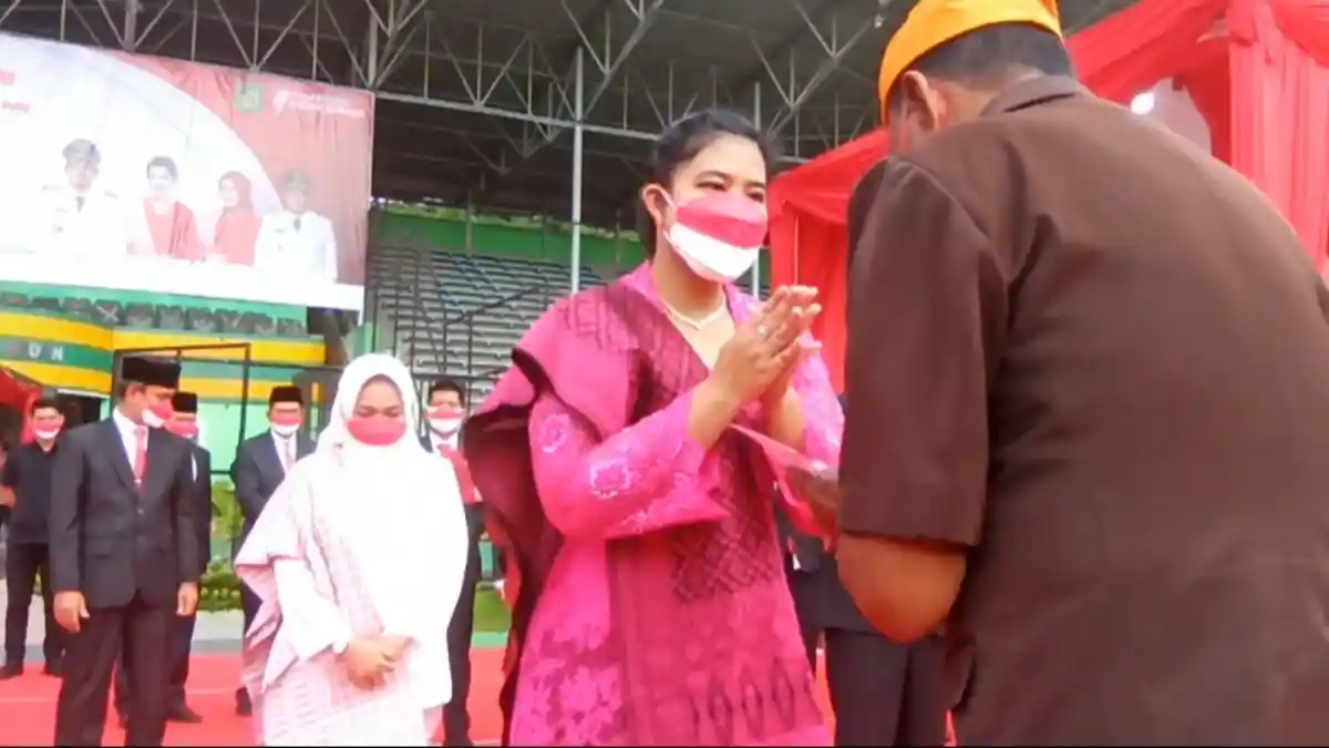 Penampilan Kahiyang Ayu di Upacara HUT RI Curi Perhatian, Tampil Anggun Kenakan Kebaya Merah Muda