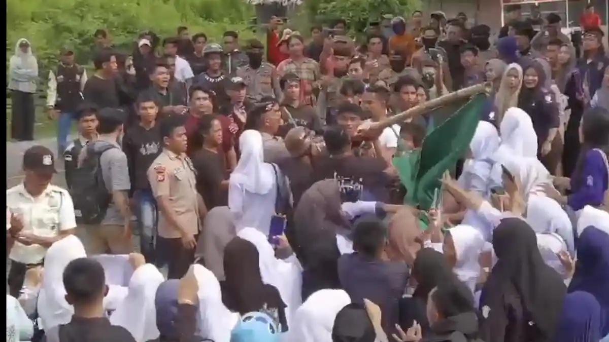 HMI Majene dan Mahasiswa Stikes BBM Saling Lapor Usai Bentrok saat Demo