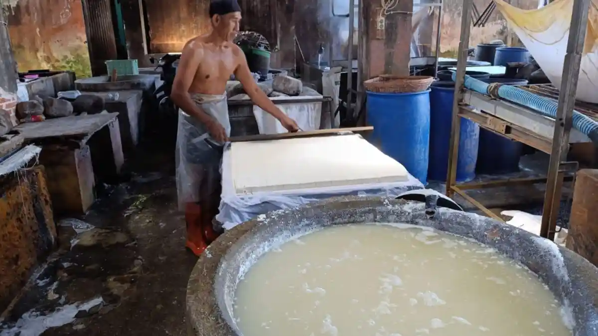 Produksi Pabrik Tahu di Kota Blitar Menurun Dampak Harga Kedelai Naik