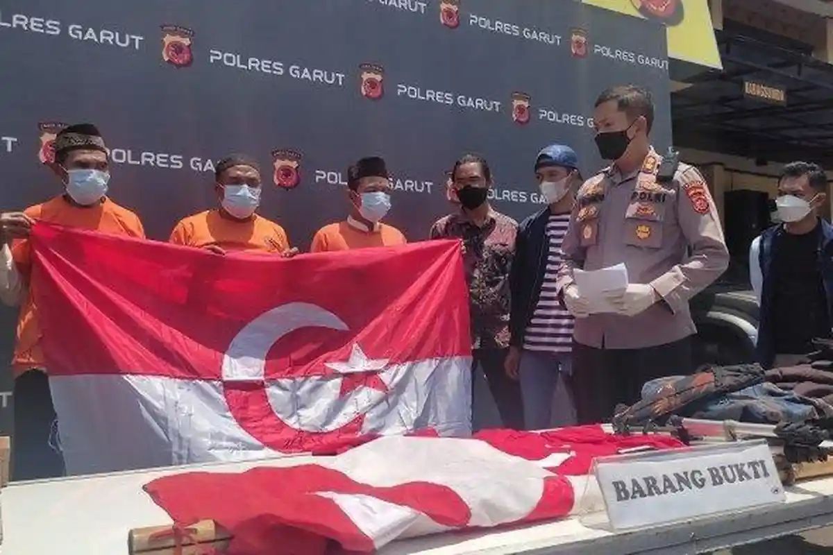 Tiga Orang Diamankan Karena Kibarkan bendera NII di Garut Jawa Barat, Ngaku Keturunan Sensen Komara