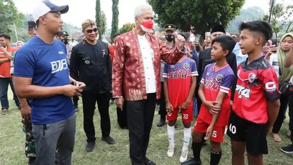 Pulang Kampung di Karanganyar, Ganjar Semangati SSB U-10 Wakil Indonesia di Turnamen Internasional