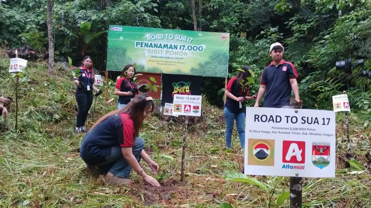 Alfamidi Tanam 2.500 Pohon di Desa Pangu Kabupaten Minahasa Tenggara - Semarak-Ulang-Tahun-Alfamidi-01.jpg