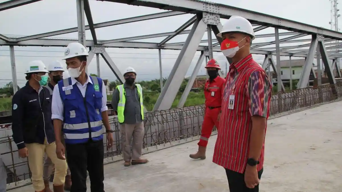 Gubernur Ganjar Pranowo Minta Pengerjaan Jembatan Wonokerto Demak Dipercepat