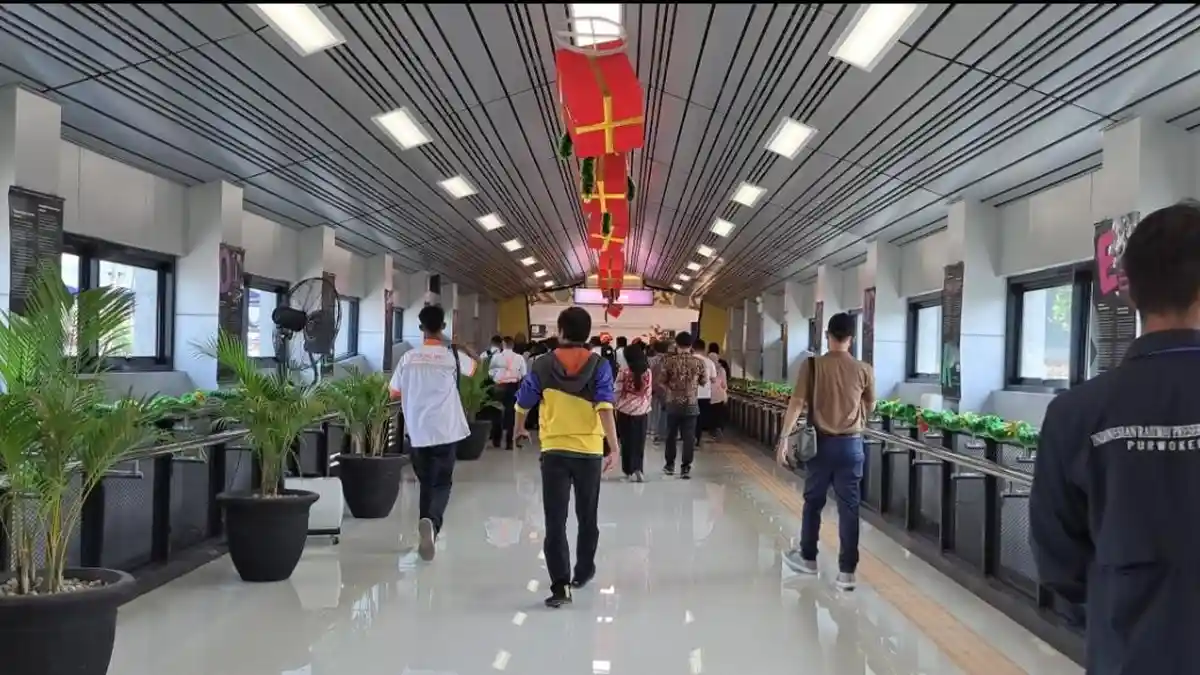Keren Ada Skybridge di KAI Daop 5 Purwokerto, Begini Penampakannya