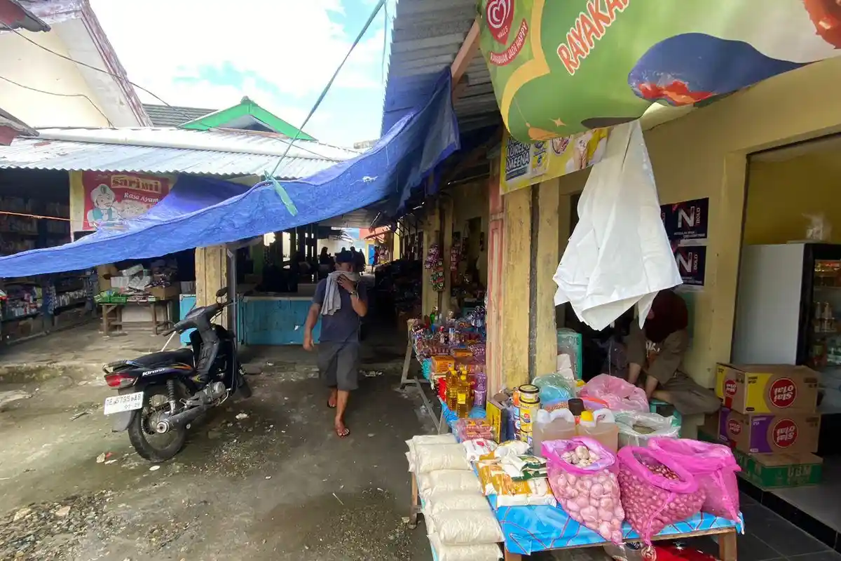 Meski Naik Harga Jelang Lebaran, Terigu dan Gula di Pasar Hitu Tetap Diburu