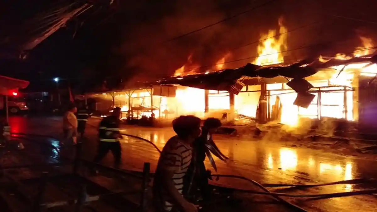 SUMBAR - 26.892 Pelamar CPNS Pemprov Sumbar | Toko dan Kios di Padang Panjang Terbakar