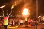 Aktraksi Fire Dance di Gwalk Citraland Surabaya