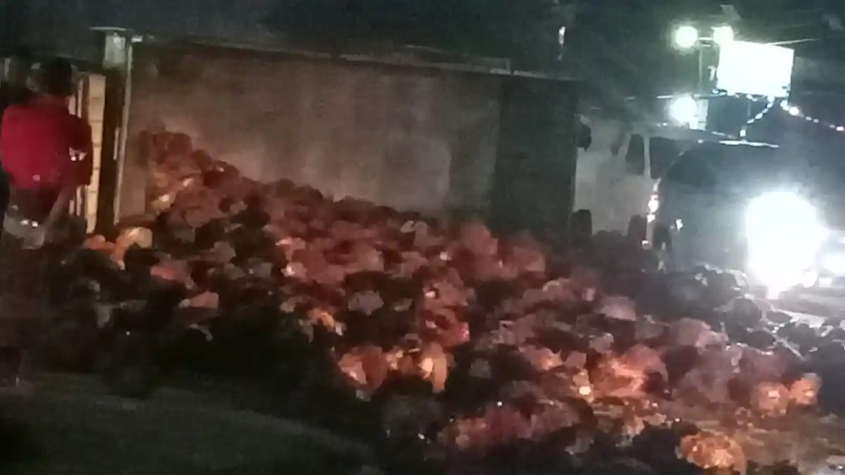 Lalulintas Jalan Medan-Banda Aceh di Langsa Baro Kembali Normal Pasca Tumpahan Buah Sawit