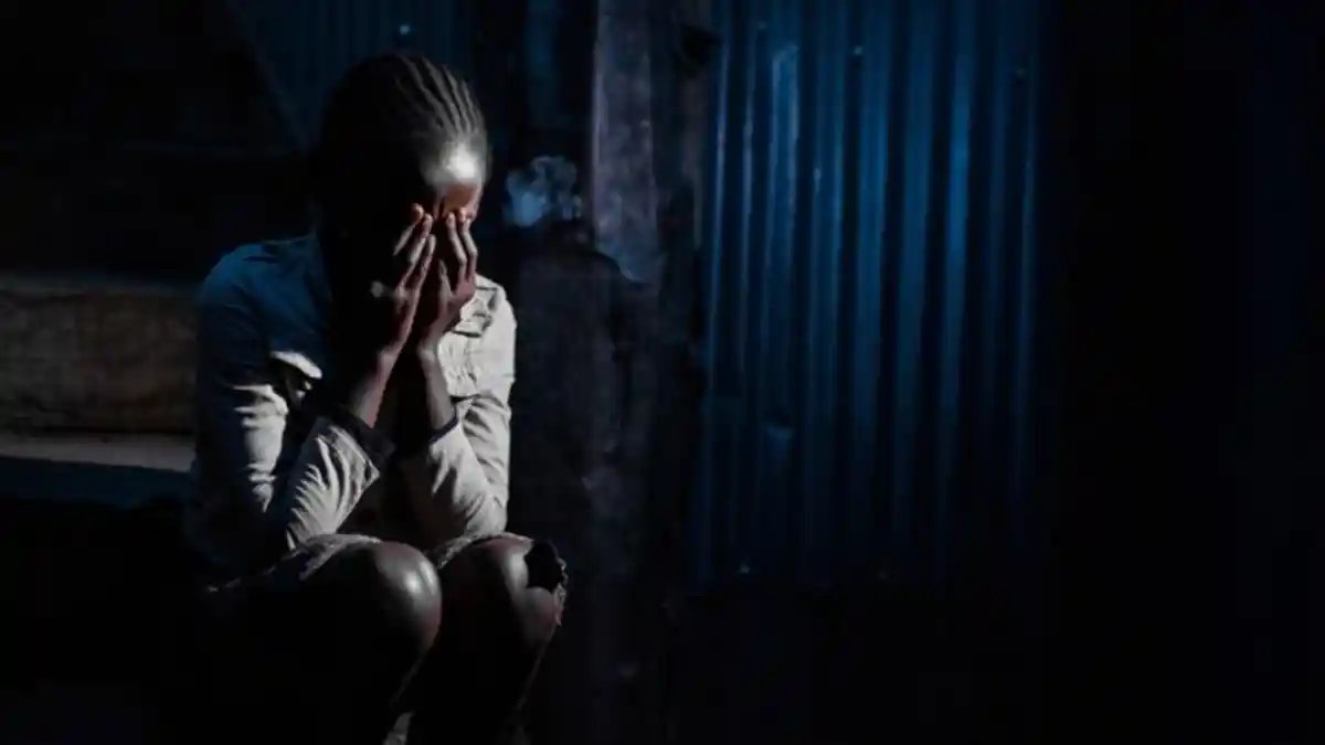 Pagi Kelam Gadis Bangun Tidur, Terbangun dalam Kondisi 'Mengerikan', Disetubuhi 4 Pria saat Mabuk