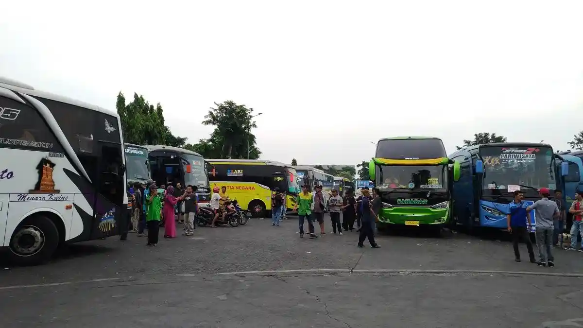 H-2 Lebaran, Keberangkatan Pemudik dari Terminal Kalideres Sedikit Menurun