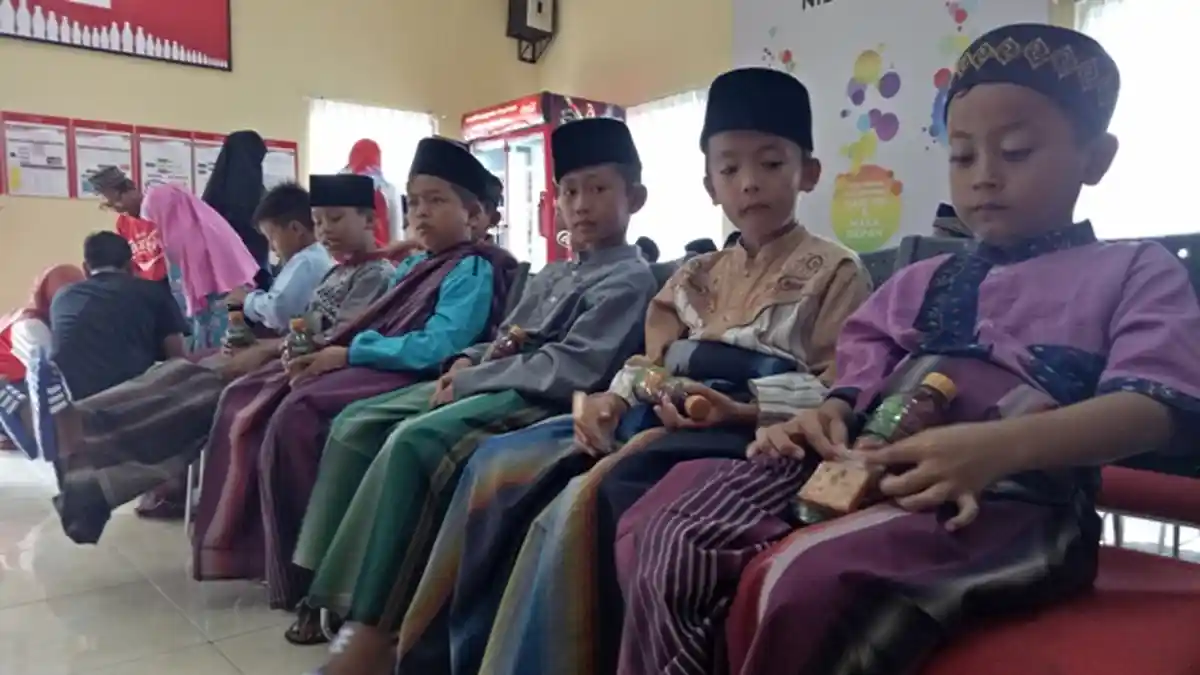 Wujudkan Harapan Masyarakat Sekitar Pabrik, CCAI Gelar Sunatan Massal