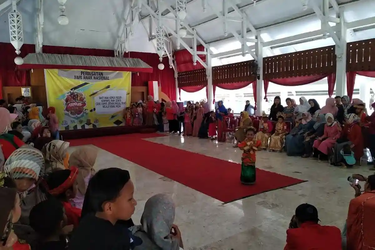 Peringati Hari Anak Nasional, Mahasiswa KKN Unhas di Barru Gelar Lomba Fahion Show