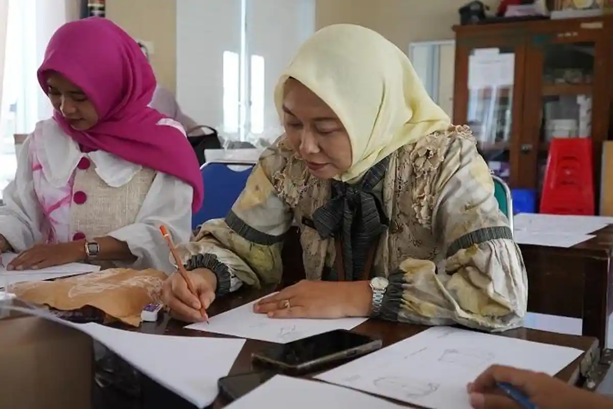Puluhan Pembatik dan Desainer Lokal Purbalingga Digembleng Kembangkan Motif Batik Sudirman