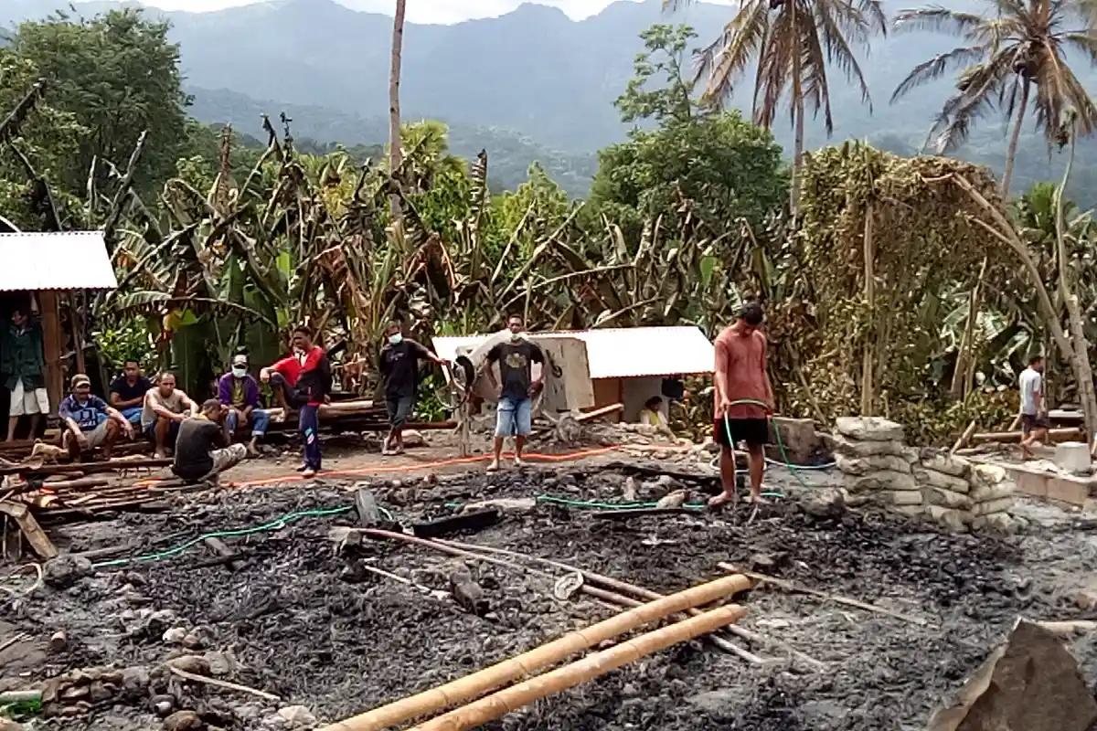 17 Fakta Dalam Peristiwa Kebakaran Kampung Rumah Adat Gurusina di Jerebu'u