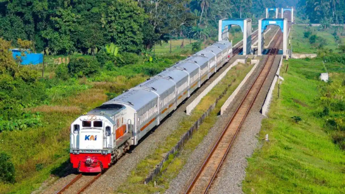 Jadwal Kereta Api Ciremai dan Joglosemarkerto Relasi Tegal-Semarang Agustus 2023
