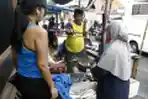 Pedagang Bandeng Imlek Rawa Belong Mulai Diserbu Konsumen