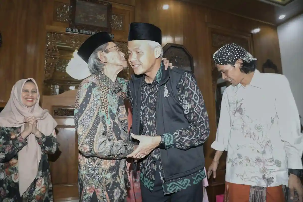 Datang ke Ponpes Manbaul Hikmah di Kendal, Ganjar Pranowo Bahas Komunikasi Sambel Terong