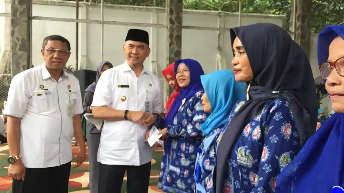 Fasha Beri Insentif Kader PPKBD Karena Ikut Sukseskan Program KB di Kota Jambi