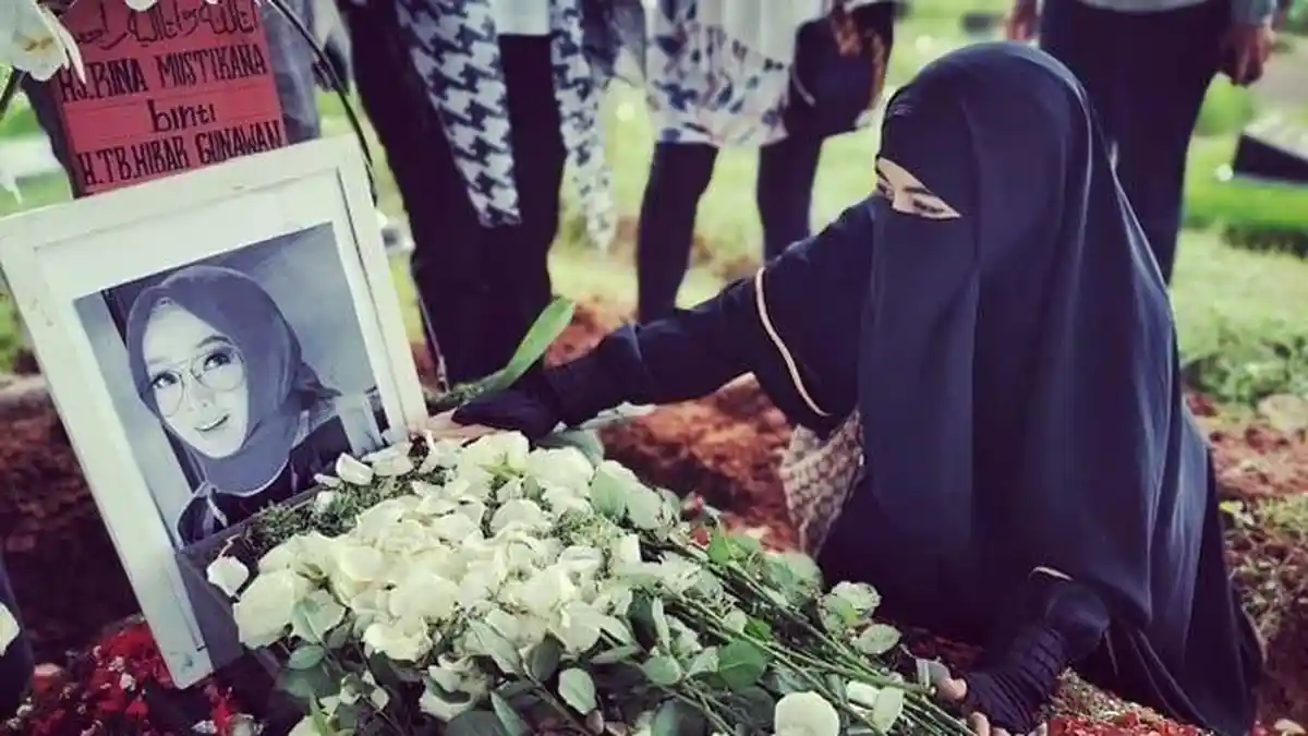 Rina Gunawan Meninggal, Ummi Pipik Sebut Sosok Penyelamat