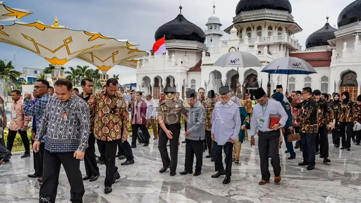 Masjid, Lebih Penting Makmur daripada Megah