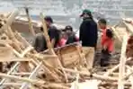 Bangunan Roboh di Kalideras