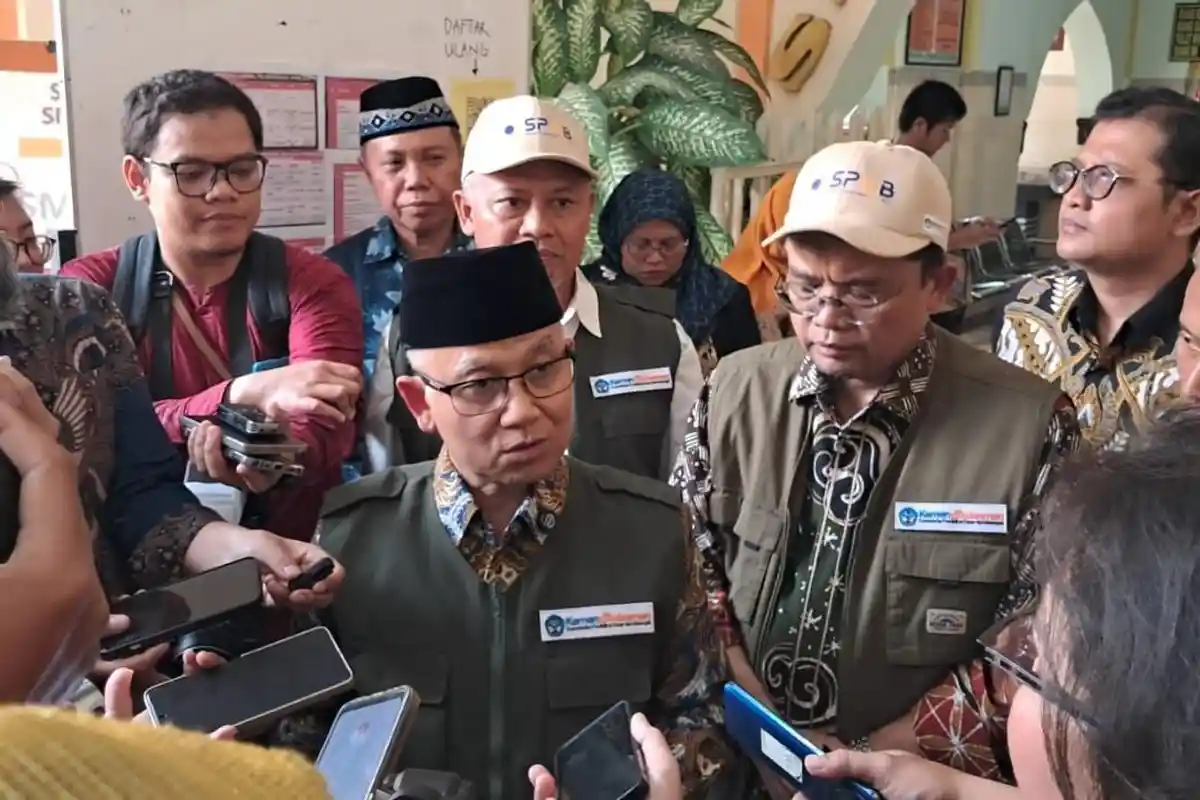 Wamendikdasmen Pantau SPMB 2025 di Surabaya, Tegaskan Proses Transparan dan Larangan Titip-Menitip