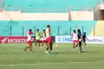 PSM Makassar dan Persita Tangerang Pemanasan Jelang Pertandingan