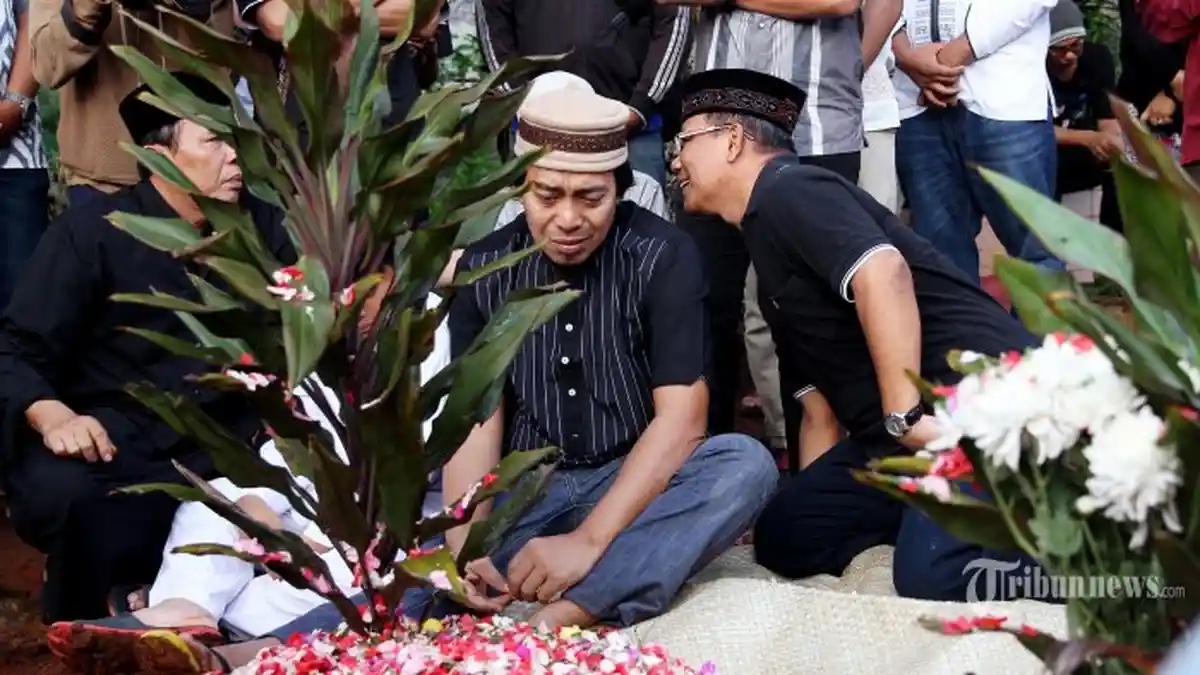 Mengejutkan, Begini Kondisi Jenazah Putri Komeng Saat Dimandikan
