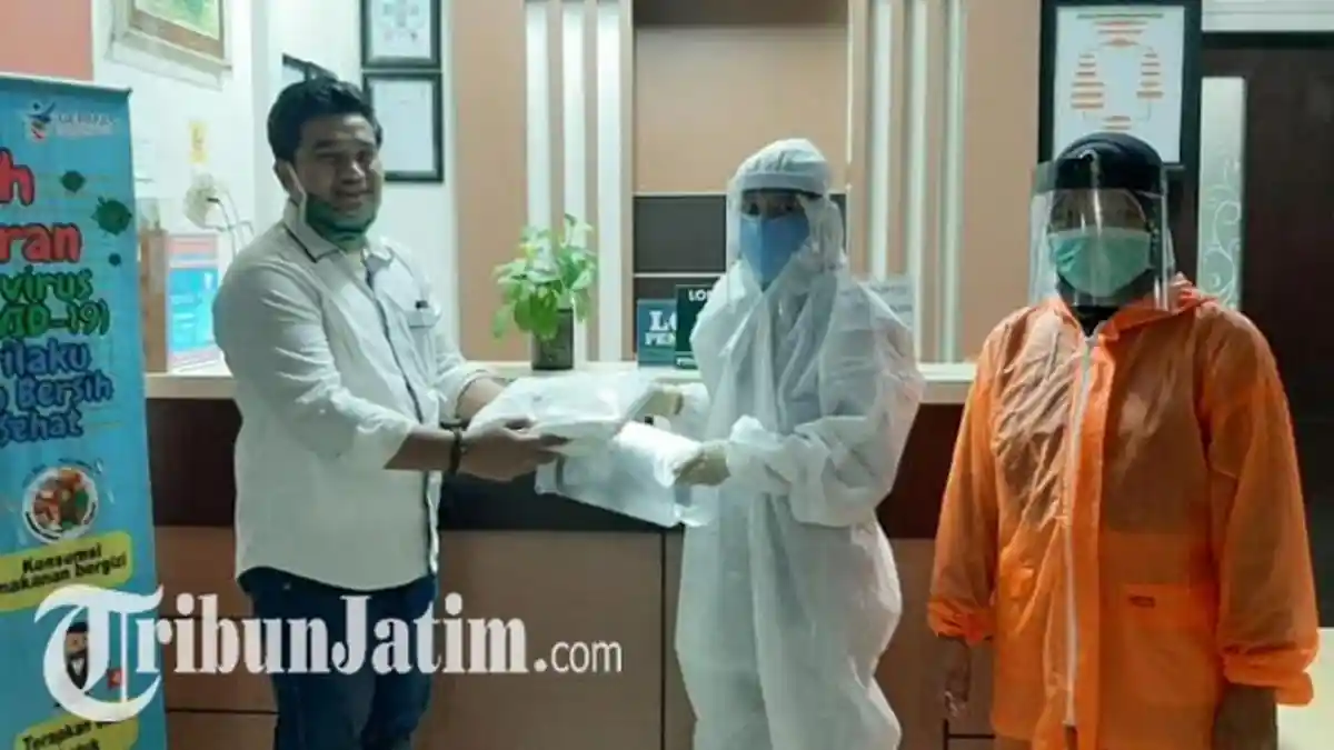 Stok APD RS Rujukan Covid-19 hingga Puskesmas di Gresik Menipis, Sampai Terpaksa Pakai Jas Hujan