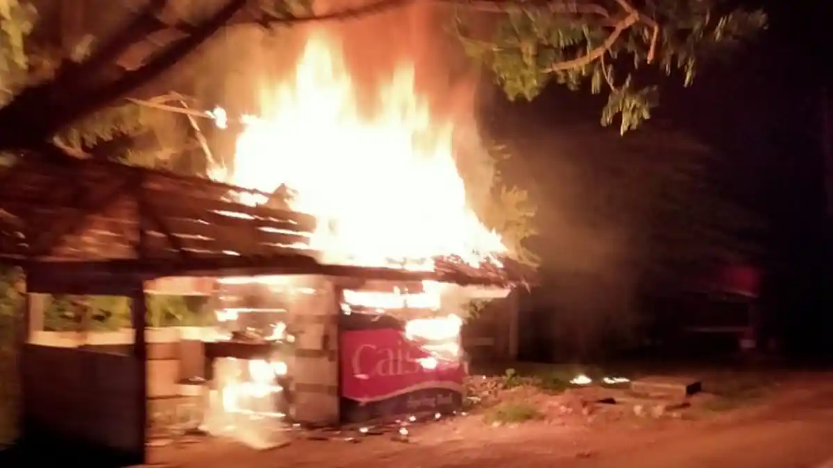Satu Kios Tambal Ban di Gampong Blang Cut Suka Makmur Aceh Besar Terbakar
