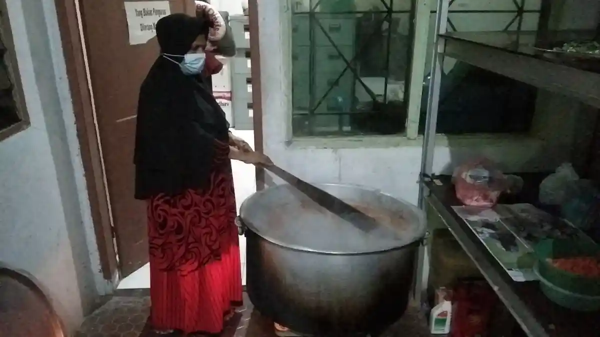 Sudah Setengah Abad Yayasan India Muslim Pertahankan Tradisi Bagi-bagi Bubur Sup Khas India di Medan
